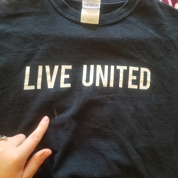 LIVE UNITED Preloved Top - Picture 3 of 7